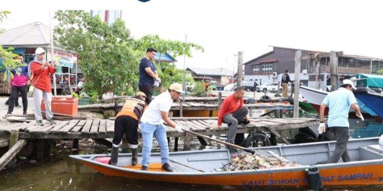 Pemerintah Kota Bontang menggelar aksi korve serentak di seluruh wilayah kota, Jumat (5/6/2026).