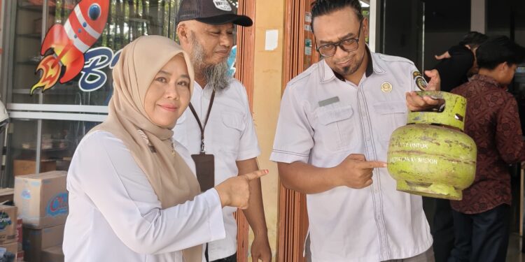 Monitoring dilakukan Dinas Koperasi, Usaha Mikro, Perindustrian dan Perdagangan (DKUMPP) Kota Bontang bersama PT Pertamina Patra Niaga dan Bagian Perekonomian dan Sumber Daya Alam (PSDA), Rabu (10/6/2026)