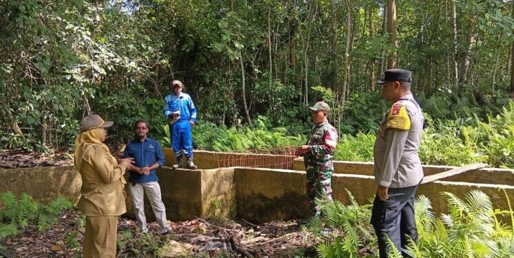 Pemerintah Kecamatan Kaliorang bersama Perumdam TTB melakukan peninjauan lapangan ke sejumlah titik sumber mata air