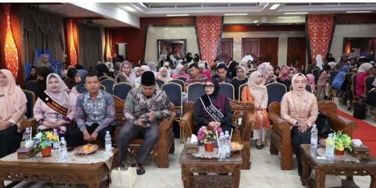 Wali Kota Bontang sekaligus Bunda PAUD Kota Bontang, Neni Moerniaeni, menghadiriPelepasan Siswa TK Cendrawasih Bontang