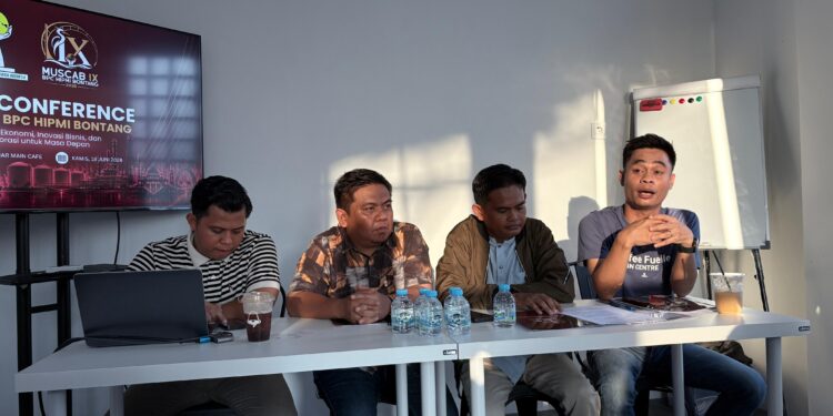 Konferensi pers Hipmi Bontang terkait Muscab