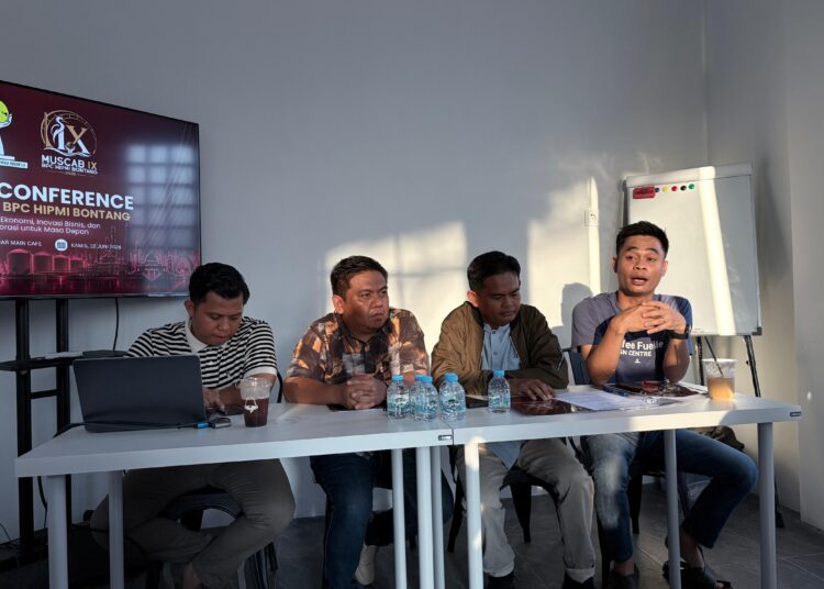 Konferensi pers Hipmi Bontang terkait Muscab
