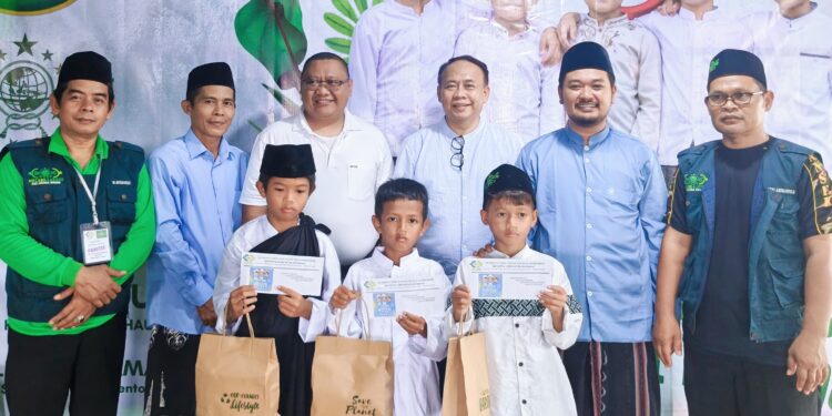 Khitan massal yang diselenggarakan oleh NU Care Lazisnu Kecamatan Muara Wahau bekerja sama dengan Klinik Pratama PT. Swakarsa Sinar Sentosa. (Istimewa)