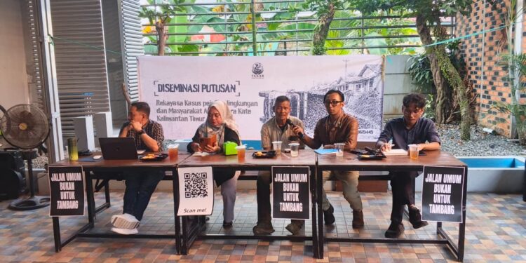 Konferensi Pers Tim Advokasi Keselamatan Rakyat (koalisi AMAN Kaltim, JATAM Kaltim, LBH Samarinda, LKBH Unmul, Nugal Institut, PBH PERADI Balikpapan, dan Pokja 30).