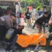 Proses evakuasi yang dilakukan Polres Kutim