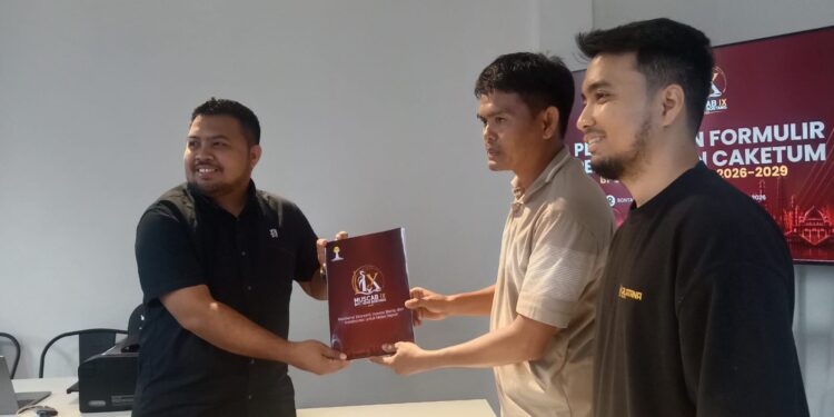 Pemilik media online Bekesah.co Ahmad Nugrahmengambil formulir pendaftaran adalah Ahmad Nugrah, yang menyatakan siap bertarung dalam Musyawarah Cabang (Muscab) IX HIPMI Bontang.