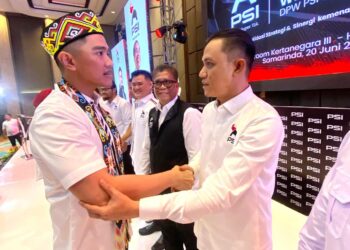 Ketum PSI Kaesang Pangarep bersama Ali Ridho Lapatau Ketua PSI Bontang