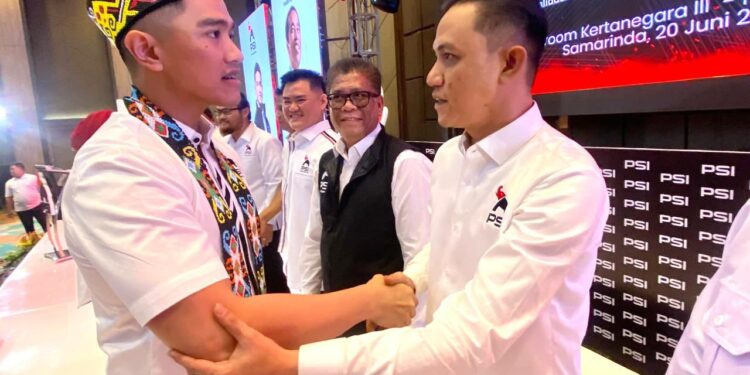 Ketum PSI Kaesang Pangarep bersama Ali Ridho Lapatau Ketua PSI Bontang
