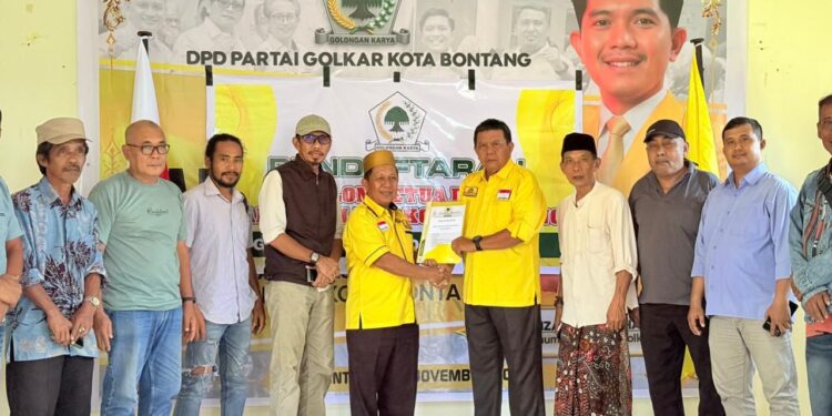 Formulir pencalonan Andi Faiz diambil oleh tim kuasanya dan diterima langsung Ketua Penjaringan, HM Idrus, di Sekretariat DPD Partai Golkar Bontang, Kamis (25/6/2026).