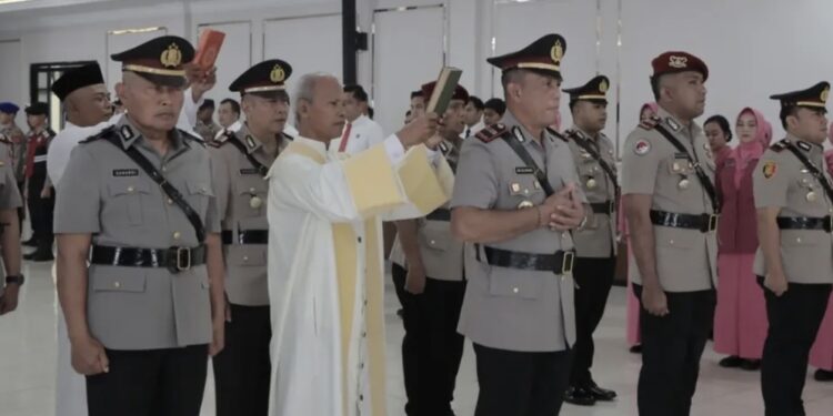 Polres Kutai Kartanegara (Kukar) melaksanakan upacara serah terima jabatan (sertijab) dan pelantikan sejumlah pejabat