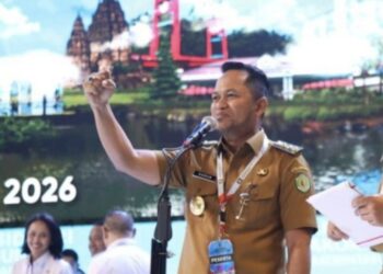 Gubernur Rudy Mas'ud