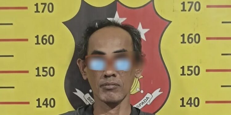 Seorang pria berinisial J (47) diamankan Unit Reskrim Polsek Samboja usai diduga menganiaya istrinya
