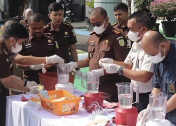 Kejaksaan Negeri (Kejari) Bontang memusnahkan barang bukti dari 54 perkara
