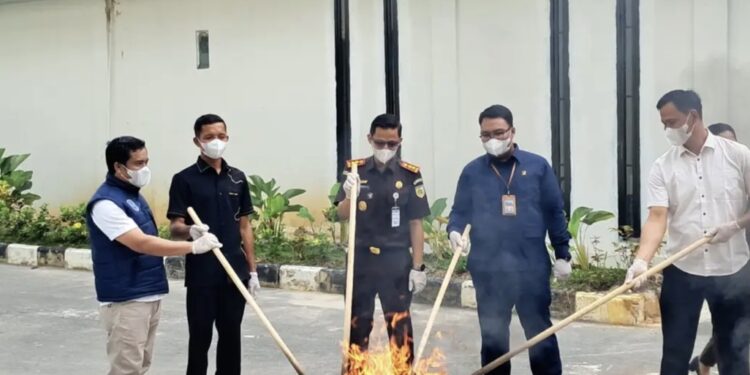 Pemusnahan barang bukti setelah memiliki kekuatan hukum tetap (inkracht) di Kutim