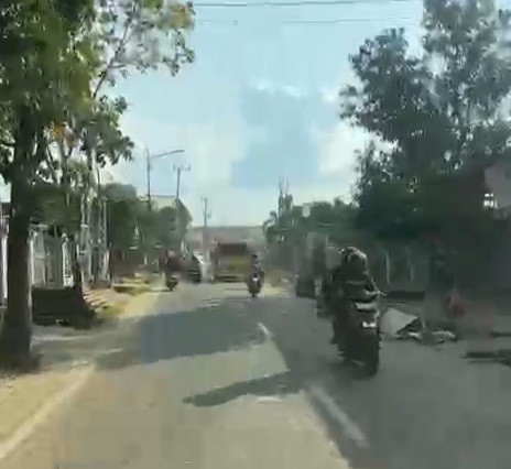Warga mengeluhkan debu yang ditimbulkan dari pekerjaan pembangunan drainase