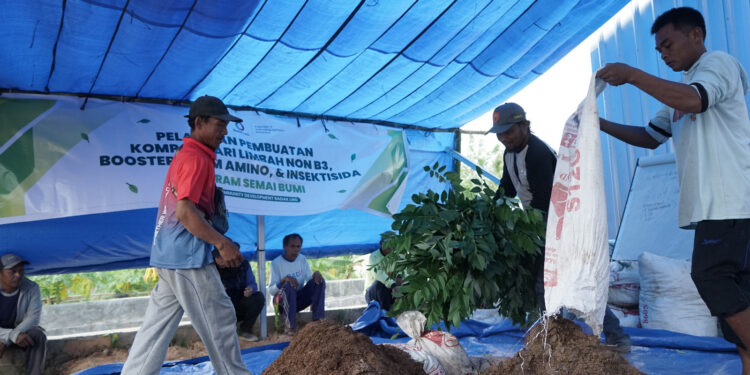 Badak LNG Latih Petani Bontang Ubah Limbah Jadi Kompos