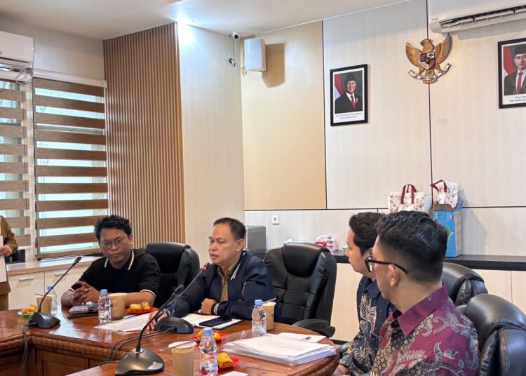Rapat lanjutan mengenai perizinan kopi kenangan di Ruang Rapat DPM-PTSP Bontang