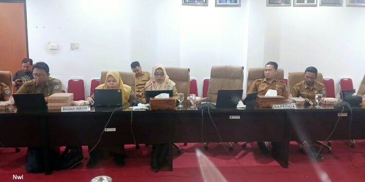 Kepala Bidang Hukum Setda Bontang, Andi Kurnia turut ikut dalam rapat dengan DPRD Bontang