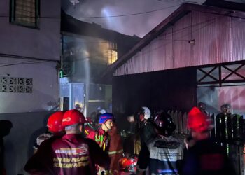 Kebakaran melanda kawasan permukiman di Jalan Untung Surapati, Gang KBB, RT 08, Kelurahan Karang Asam Ulu,