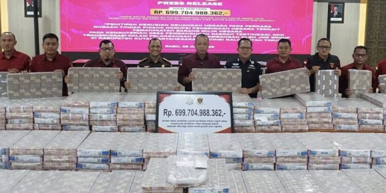Konferensi Pers Kejati Kaltim soal kasus korupsi BMN Kemendes di Kukar
